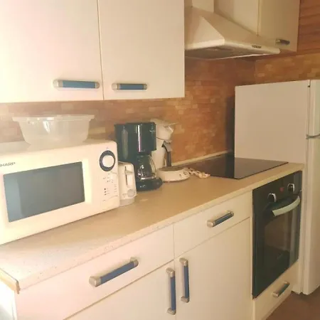 Maison Chambon-sur-lac, 5 Pieces, 8 Personnes - Fr-1-395-11 Holiday home *